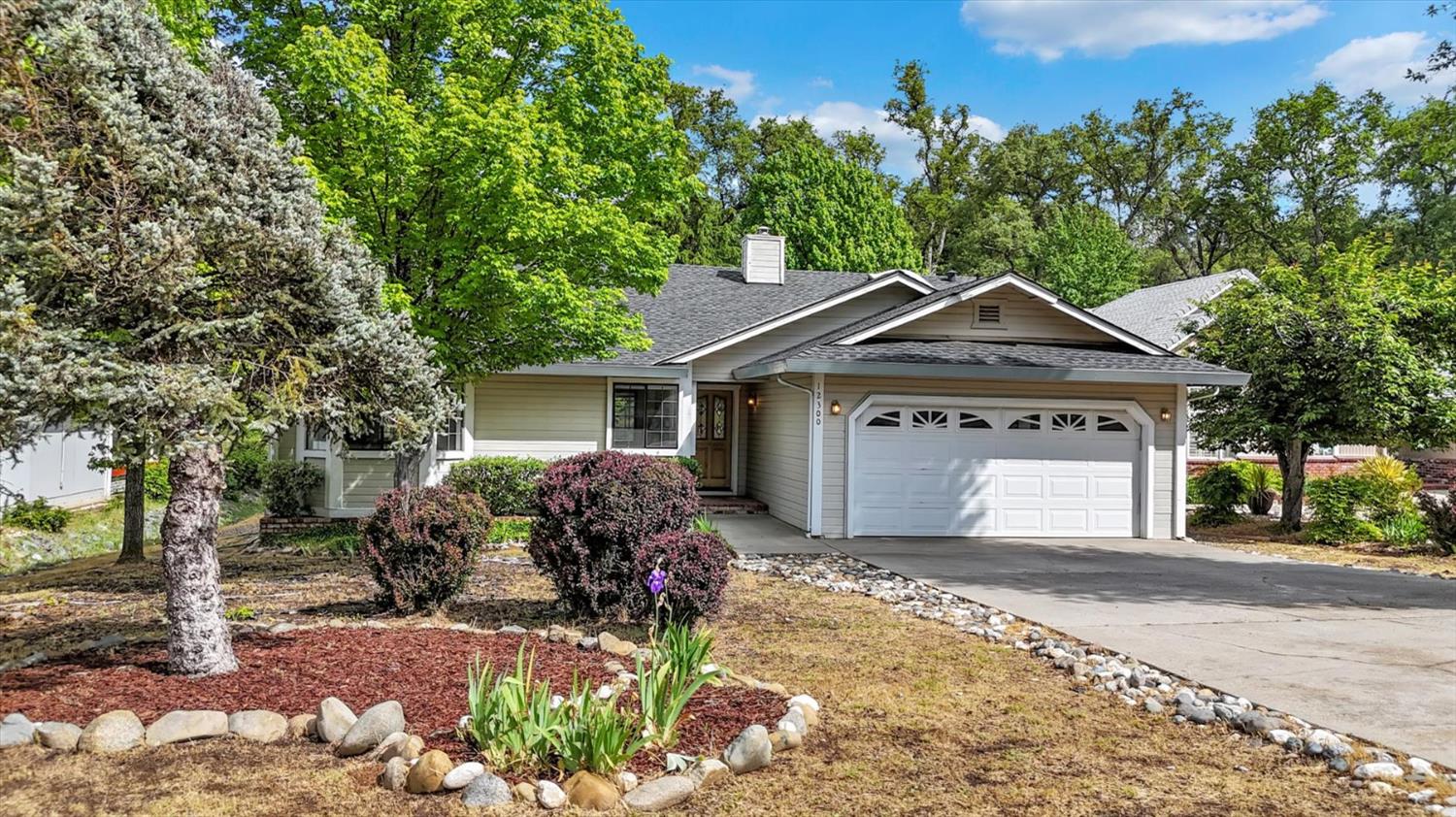 Detail Gallery Image 1 of 59 For 12300 Lake Wildwood Dr, Penn Valley,  CA 95946 - 3 Beds | 2 Baths