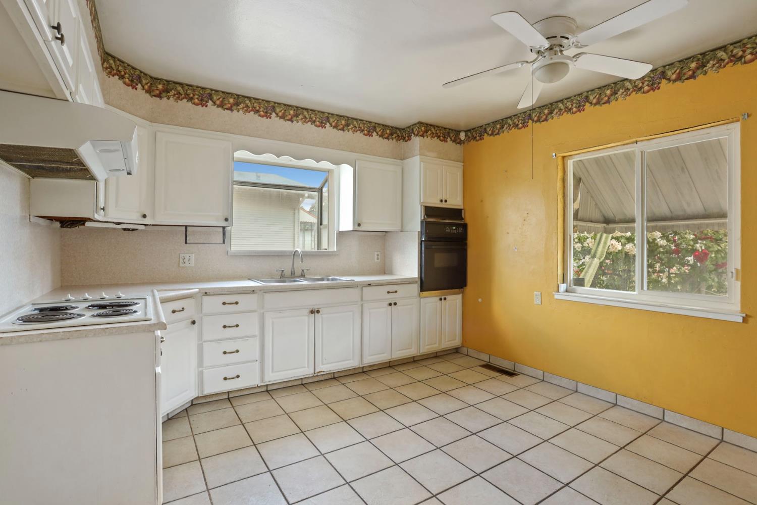 Detail Gallery Image 13 of 39 For 304 E Tokay St, Lodi,  CA 95240 - 2 Beds | 2 Baths