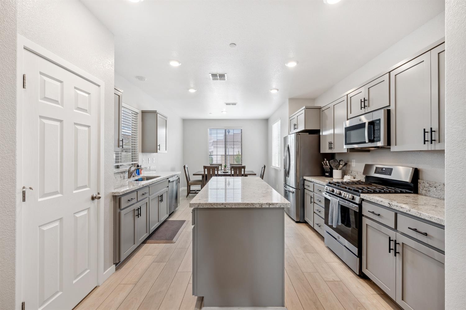 Detail Gallery Image 10 of 27 For 2196 Woodlet St, Marysville,  CA 95901 - 3 Beds | 2 Baths