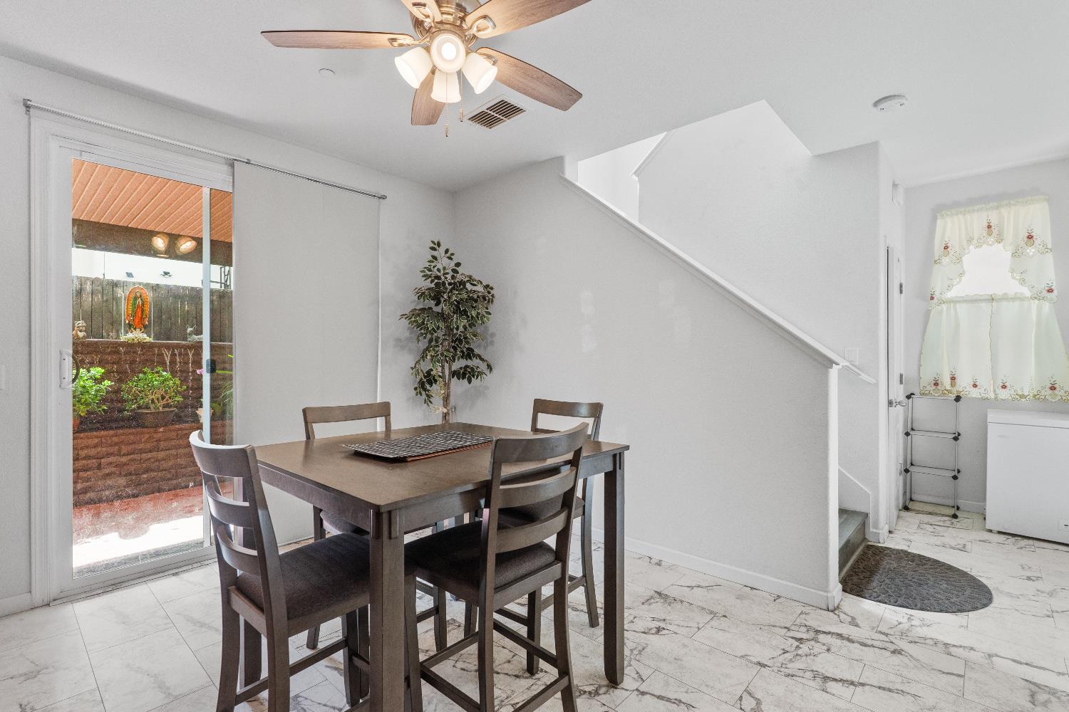 Detail Gallery Image 6 of 59 For 8269 Red Rock Dr, Sacramento,  CA 95829 - 4 Beds | 2/1 Baths