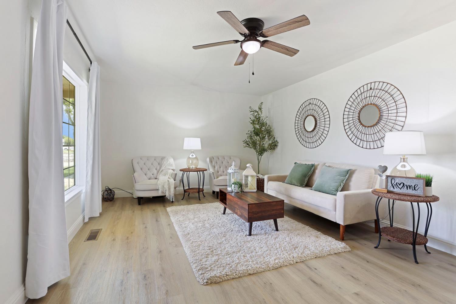 Detail Gallery Image 2 of 21 For 458 E Churchill St, Stockton,  CA 95204 - 2 Beds | 1 Baths