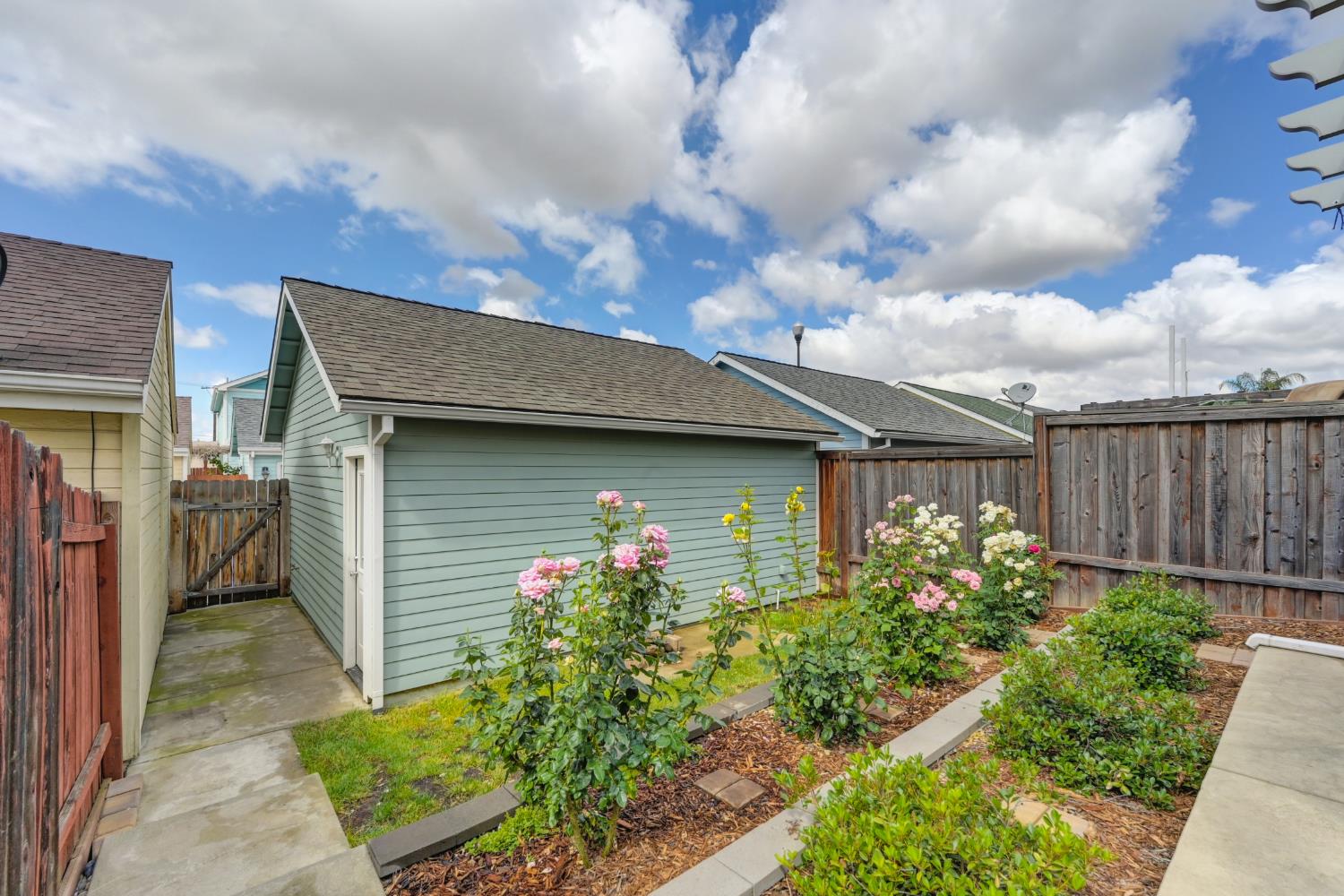 Detail Gallery Image 34 of 37 For 105 Hickory St, Roseville,  CA 95678 - 3 Beds | 2/1 Baths