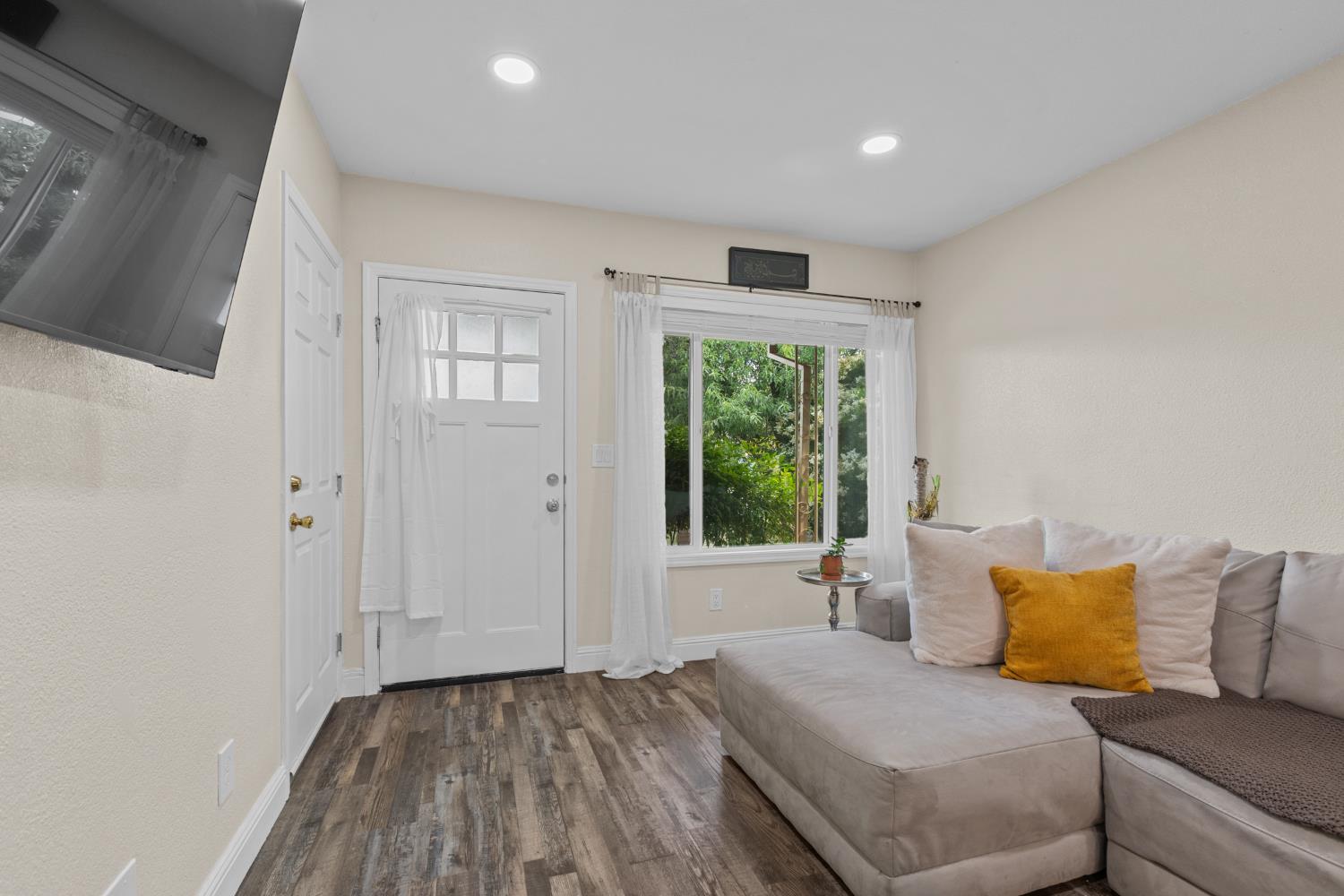 Detail Gallery Image 6 of 36 For 10164 Crawford Way, Sacramento,  CA 95827 - – Beds | – Baths