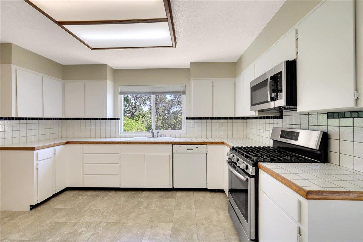 Detail Gallery Image 7 of 60 For 11211 N Lakeshore, Auburn,  CA 95602 - 3 Beds | 2 Baths