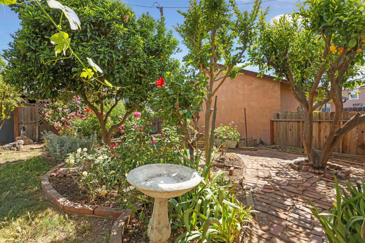 Detail Gallery Image 27 of 39 For 304 E Tokay St, Lodi,  CA 95240 - 2 Beds | 2 Baths