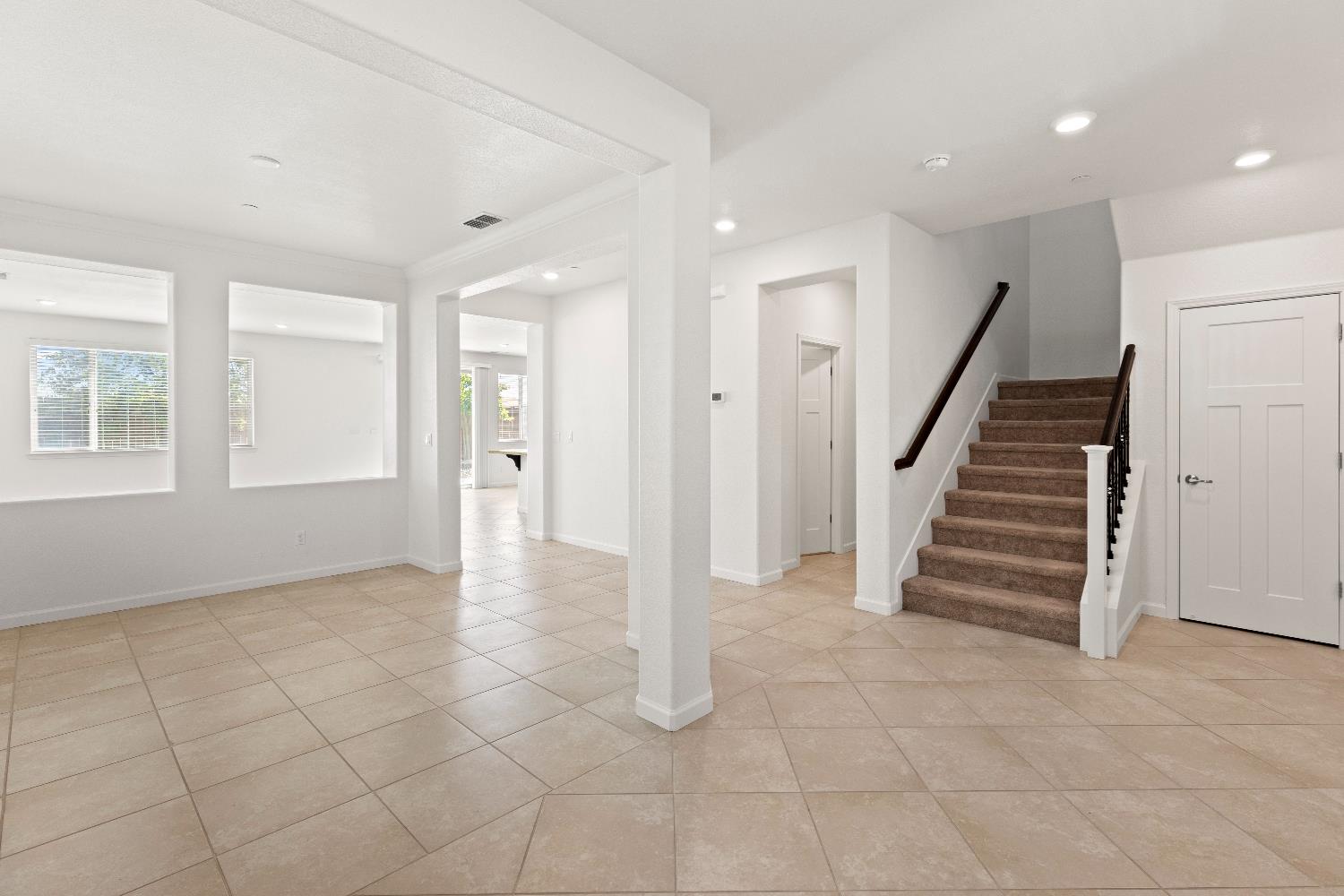 Detail Gallery Image 7 of 42 For 7450 Hanfield Dr, Sacramento,  CA 95829 - 4 Beds | 3/1 Baths