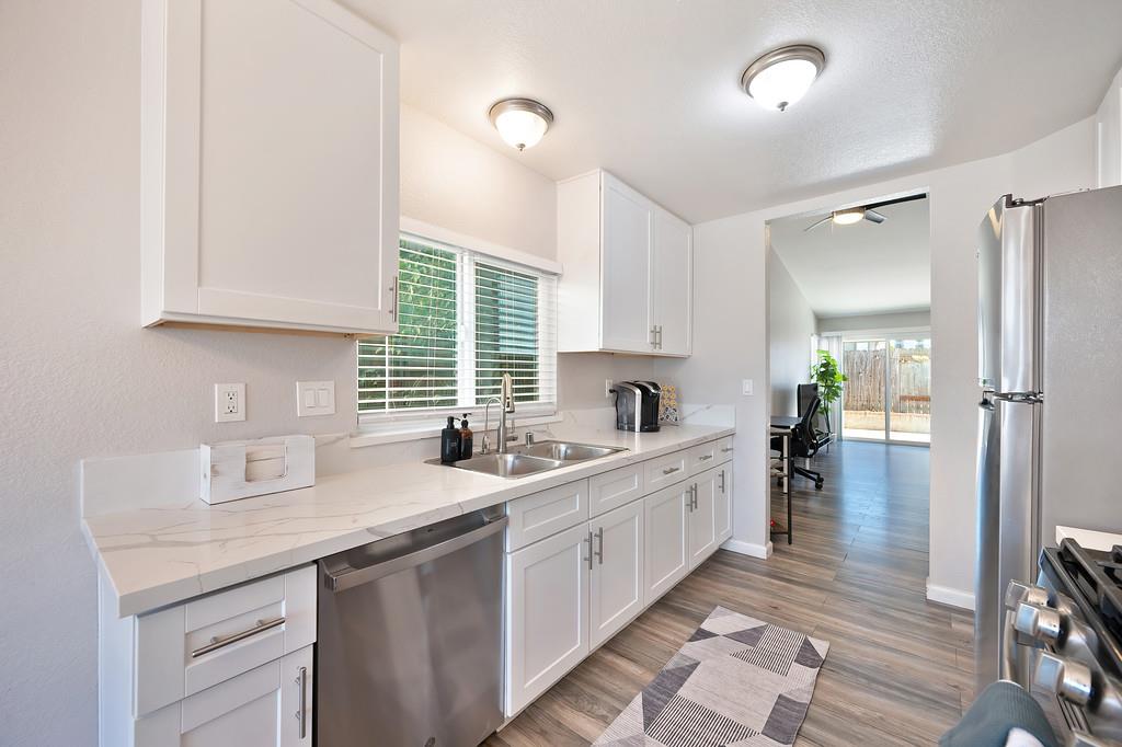 Peach Leaf Court, Sacramento, California image 14