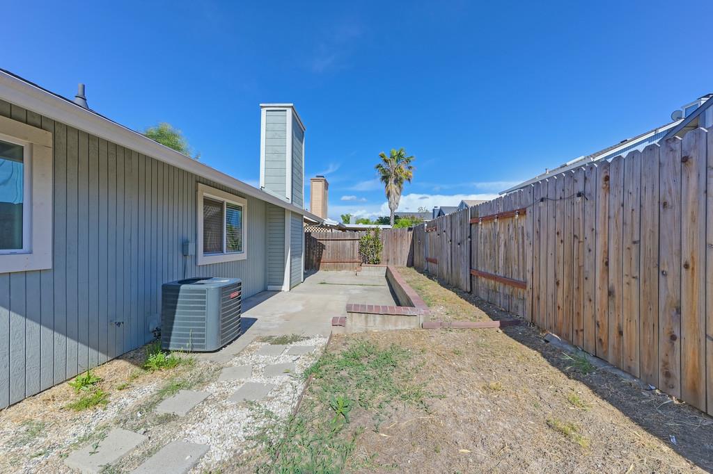 Peach Leaf Court, Sacramento, California image 35