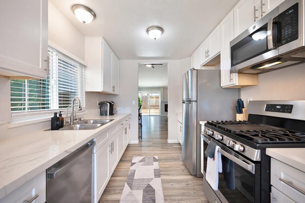 Peach Leaf Court, Sacramento, California image 19