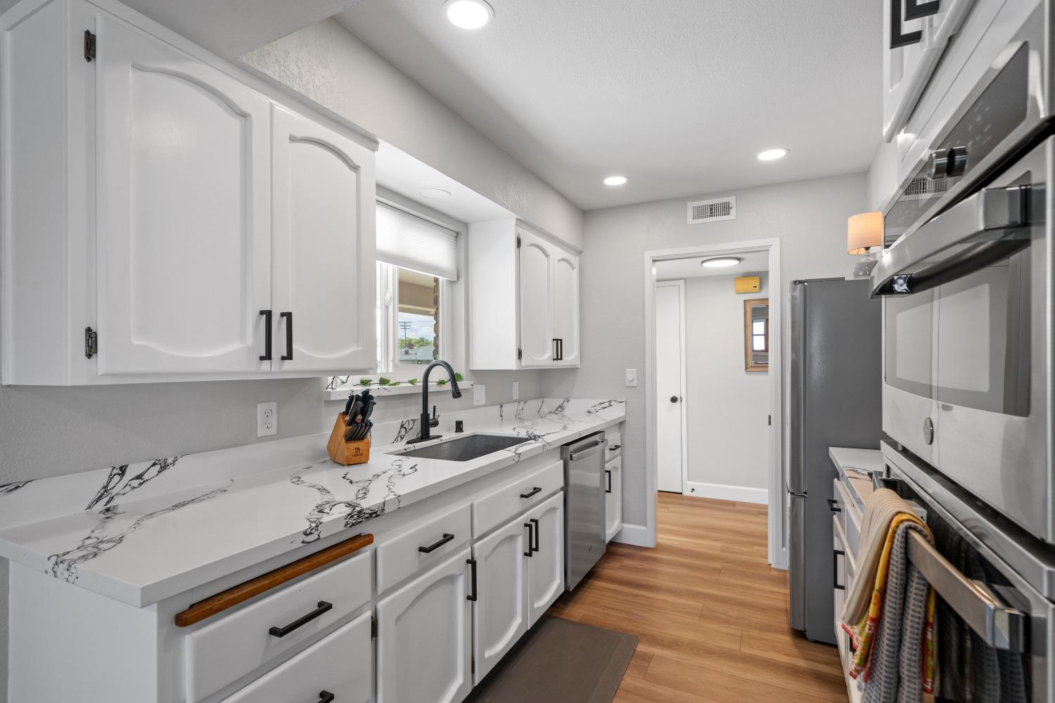Detail Gallery Image 17 of 31 For 7037 Wilshire Cir, Sacramento,  CA 95822 - 3 Beds | 2 Baths