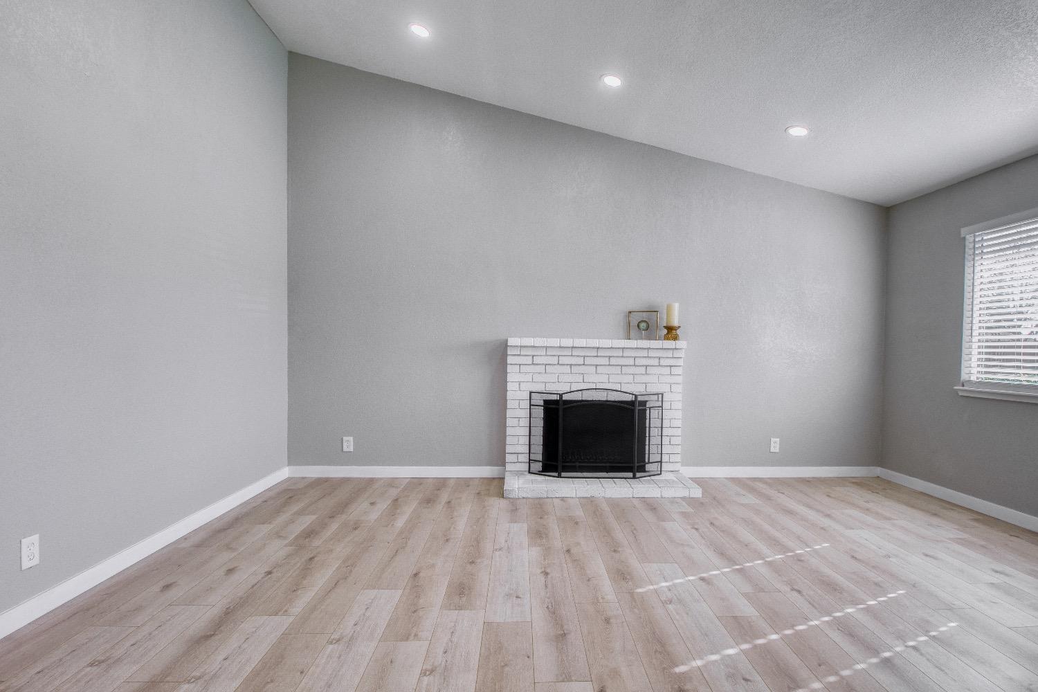 Detail Gallery Image 8 of 17 For 6925 Pradera Mesa Dr, Sacramento,  CA 95824 - 4 Beds | 2 Baths