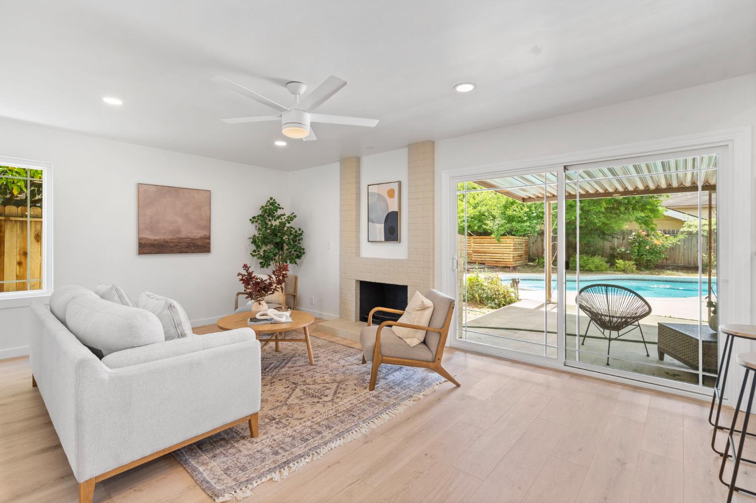 Detail Gallery Image 16 of 30 For 1736 Park Place Dr, Carmichael,  CA 95608 - 4 Beds | 2/1 Baths