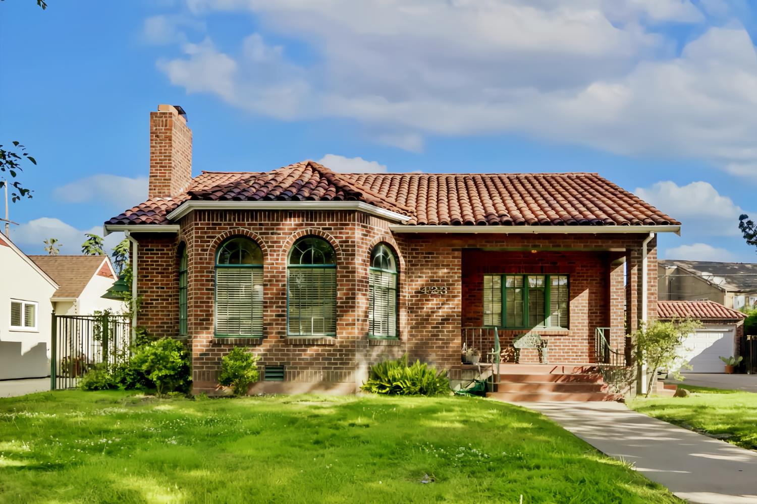 Detail Gallery Image 1 of 39 For 423 W Monterey Ave, Stockton,  CA 95204 - 2 Beds | 1 Baths