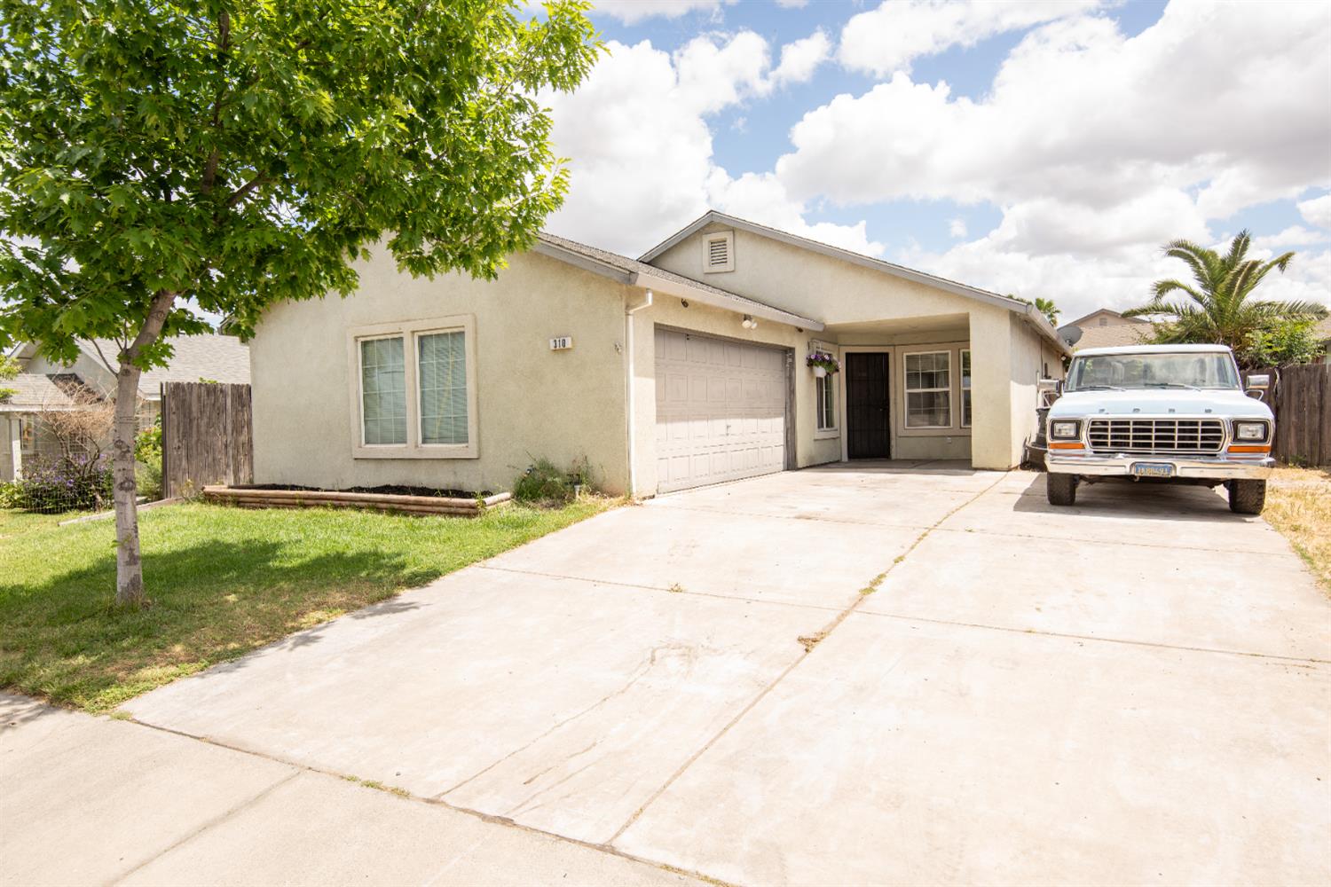 Detail Gallery Image 2 of 23 For 310 W F St, Turlock,  CA 95380 - 4 Beds | 2 Baths