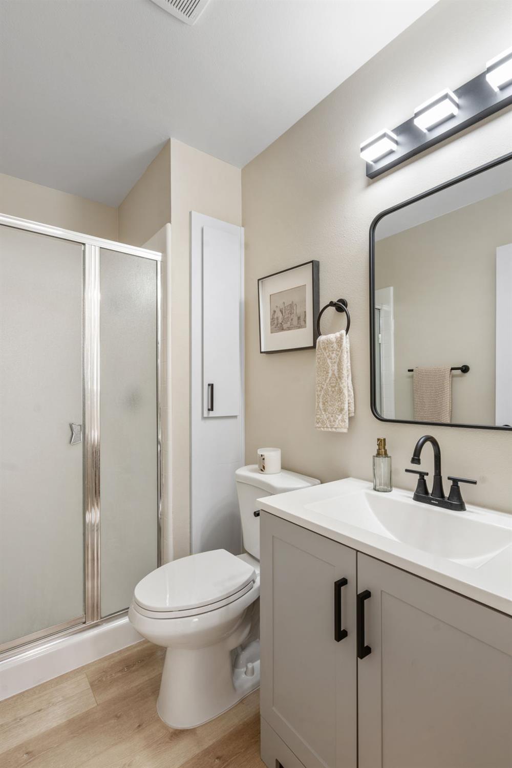 Detail Gallery Image 17 of 25 For 8046 Center Pkwy, Sacramento,  CA 95823 - 3 Beds | 2 Baths