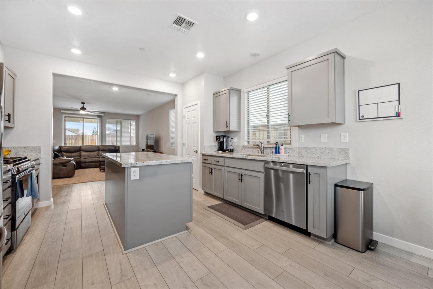 Detail Gallery Image 13 of 27 For 2196 Woodlet St, Marysville,  CA 95901 - 3 Beds | 2 Baths