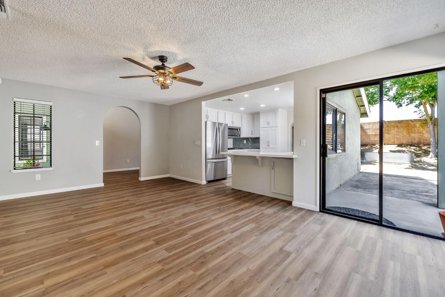 Detail Gallery Image 12 of 34 For 3203 Osuna Way, Sacramento,  CA 95833 - 3 Beds | 2 Baths
