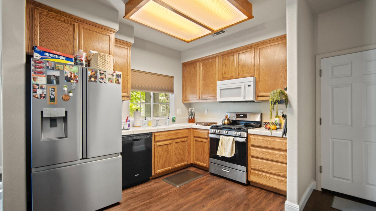 Detail Gallery Image 9 of 29 For 1327 Pippen Ln, Lodi,  CA 95242 - 3 Beds | 2/1 Baths