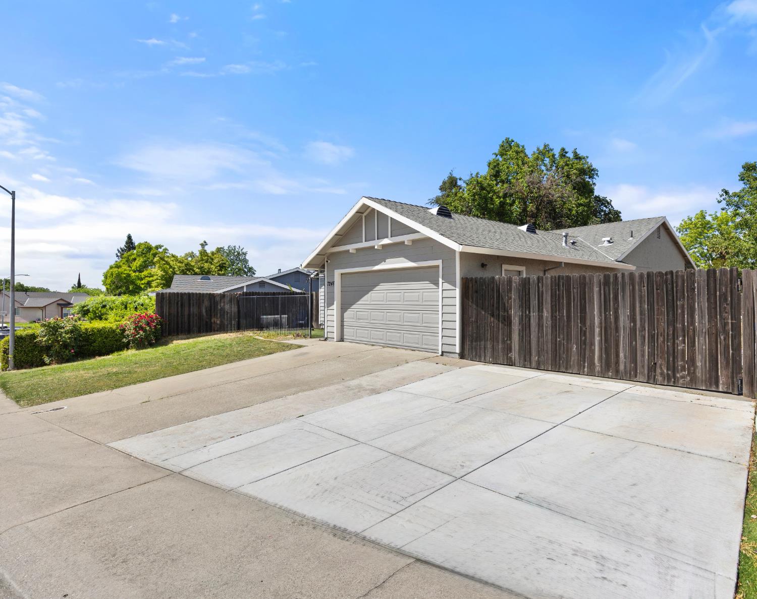 Detail Gallery Image 2 of 30 For 7246 Foxfield Way, North Highlands,  CA 95660 - 3 Beds | 2 Baths