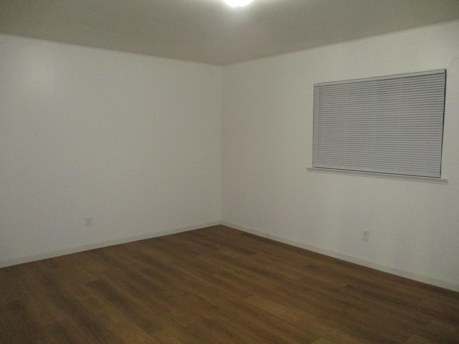 Detail Gallery Image 6 of 9 For 4733 E Main St, Stockton,  CA 95215 - 3 Beds | 2 Baths