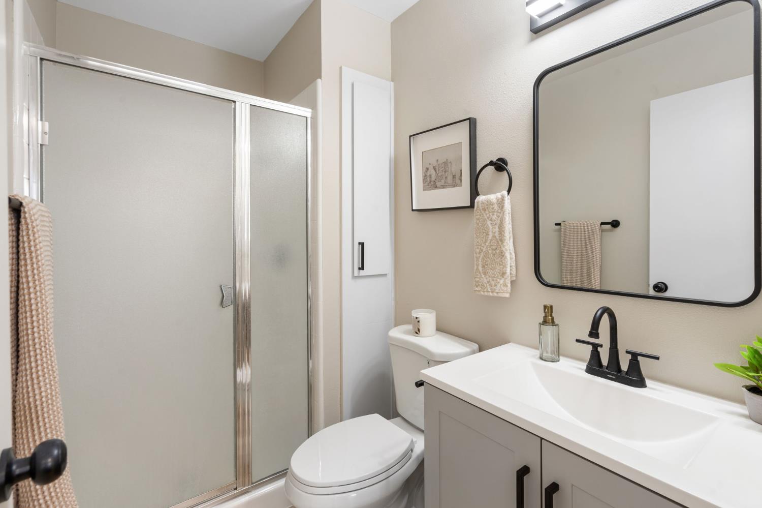 Detail Gallery Image 16 of 25 For 8046 Center Pkwy, Sacramento,  CA 95823 - 3 Beds | 2 Baths