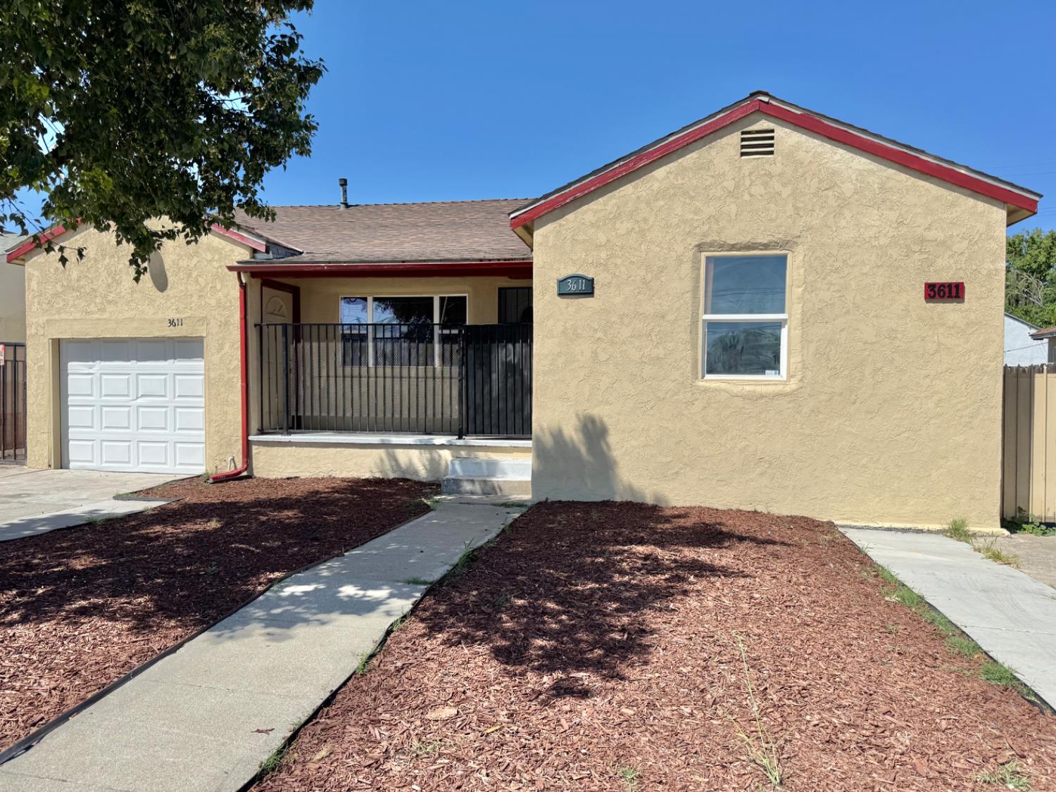 Detail Gallery Image 2 of 23 For 3611 West Ln, Stockton,  CA 95204 - 2 Beds | 2 Baths