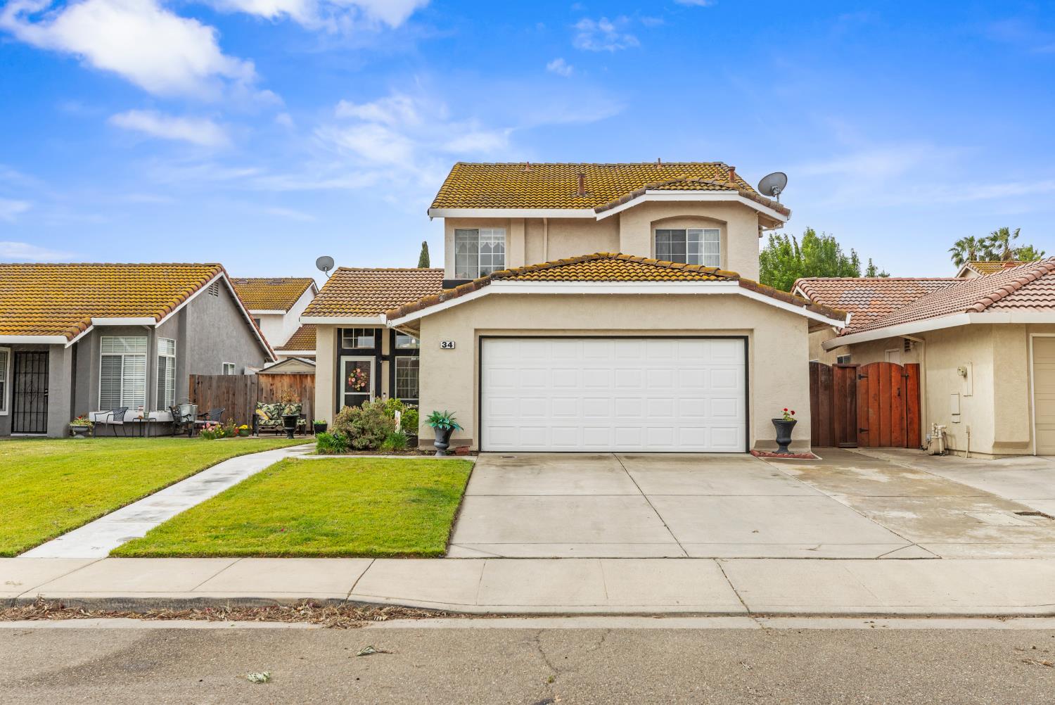 Detail Gallery Image 1 of 39 For 34 James Ct, Tracy,  CA 95376 - 3 Beds | 3 Baths