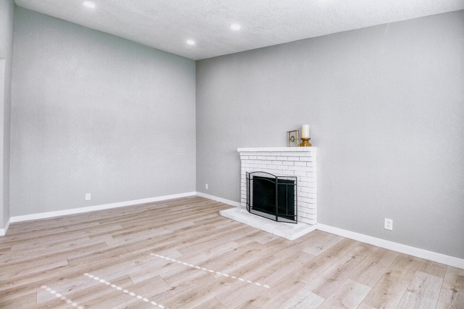 Detail Gallery Image 9 of 17 For 6925 Pradera Mesa Dr, Sacramento,  CA 95824 - 4 Beds | 2 Baths