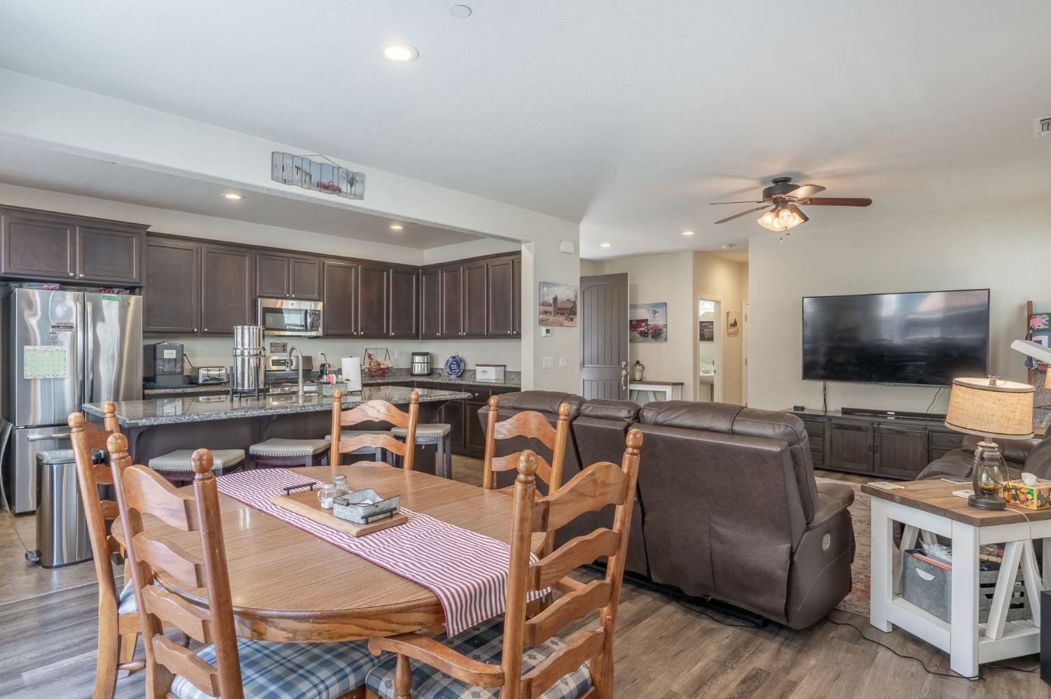 Detail Gallery Image 9 of 34 For 3905 Lookout Dr, Modesto,  CA 95355 - 3 Beds | 2/1 Baths
