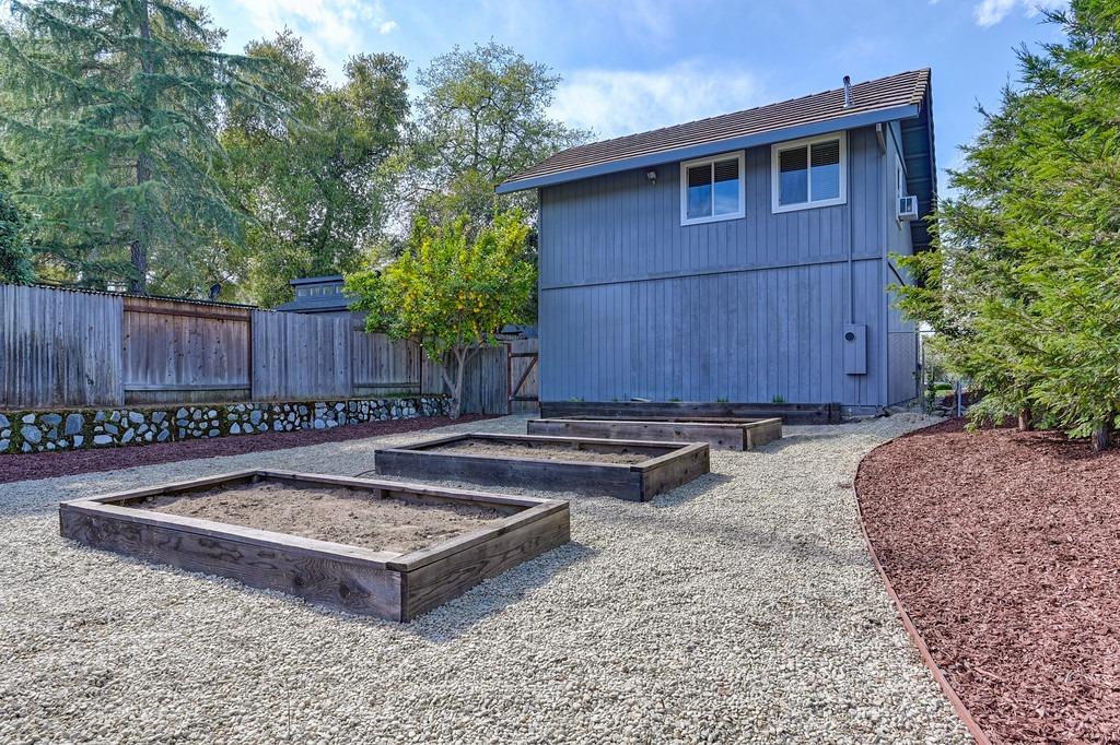 Detail Gallery Image 61 of 73 For 8224 Shadowood Ct, Granite Bay,  CA 95746 - 4 Beds | 2/1 Baths