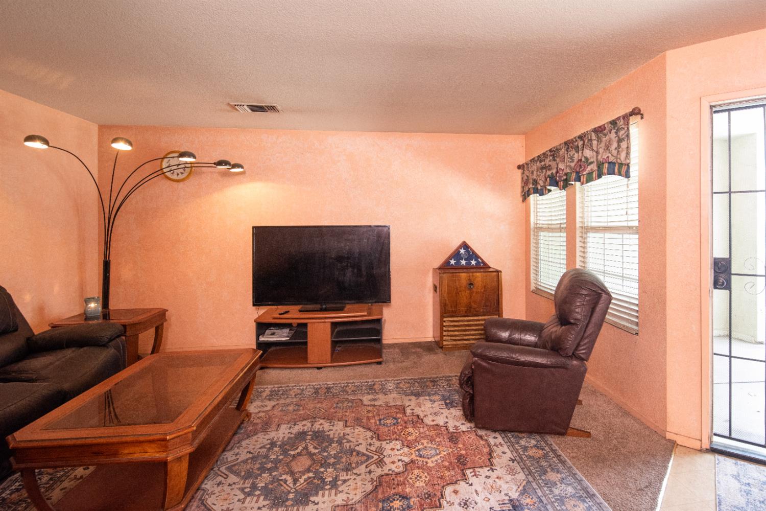 Detail Gallery Image 3 of 23 For 310 W F St, Turlock,  CA 95380 - 4 Beds | 2 Baths