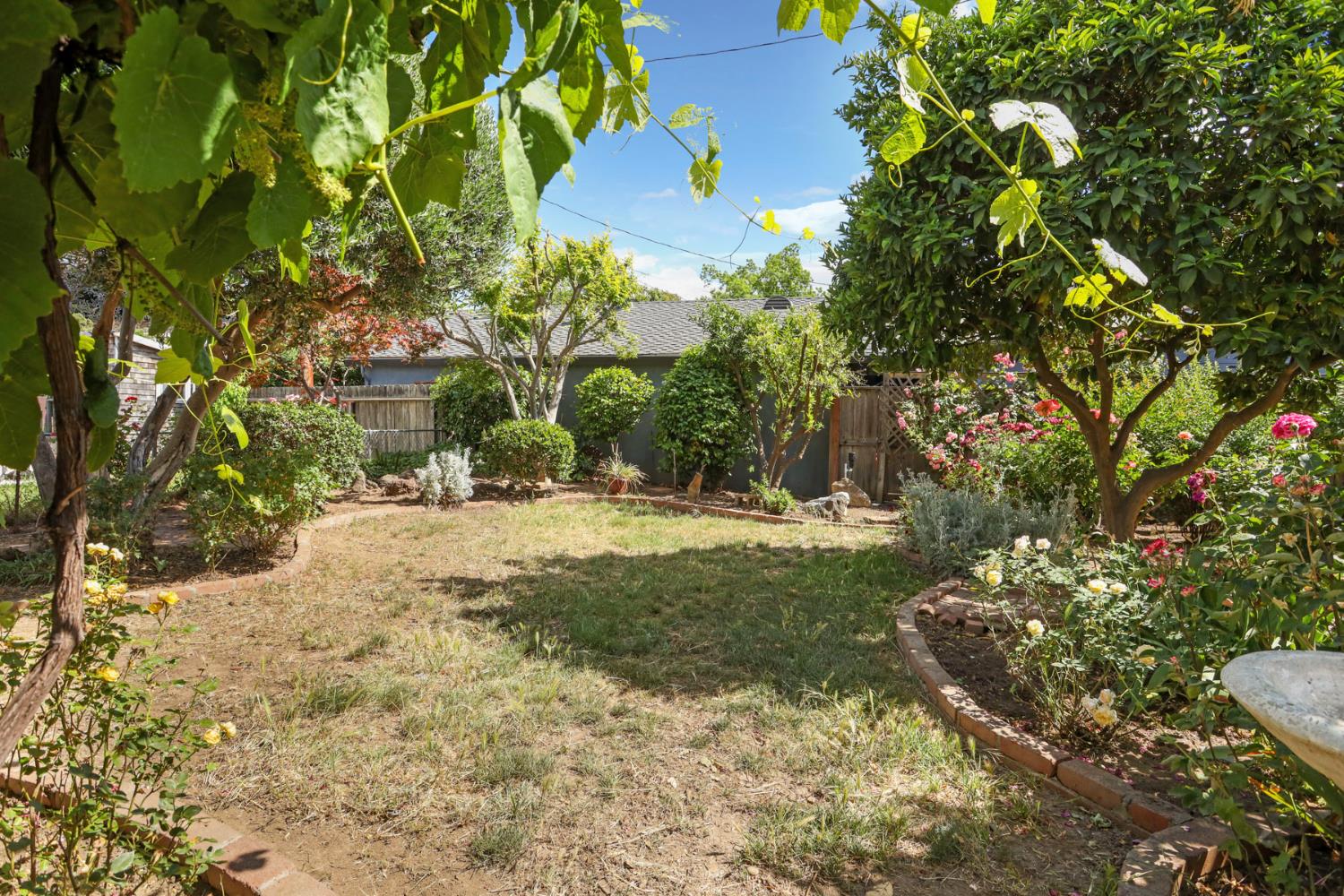 Detail Gallery Image 28 of 39 For 304 E Tokay St, Lodi,  CA 95240 - 2 Beds | 2 Baths