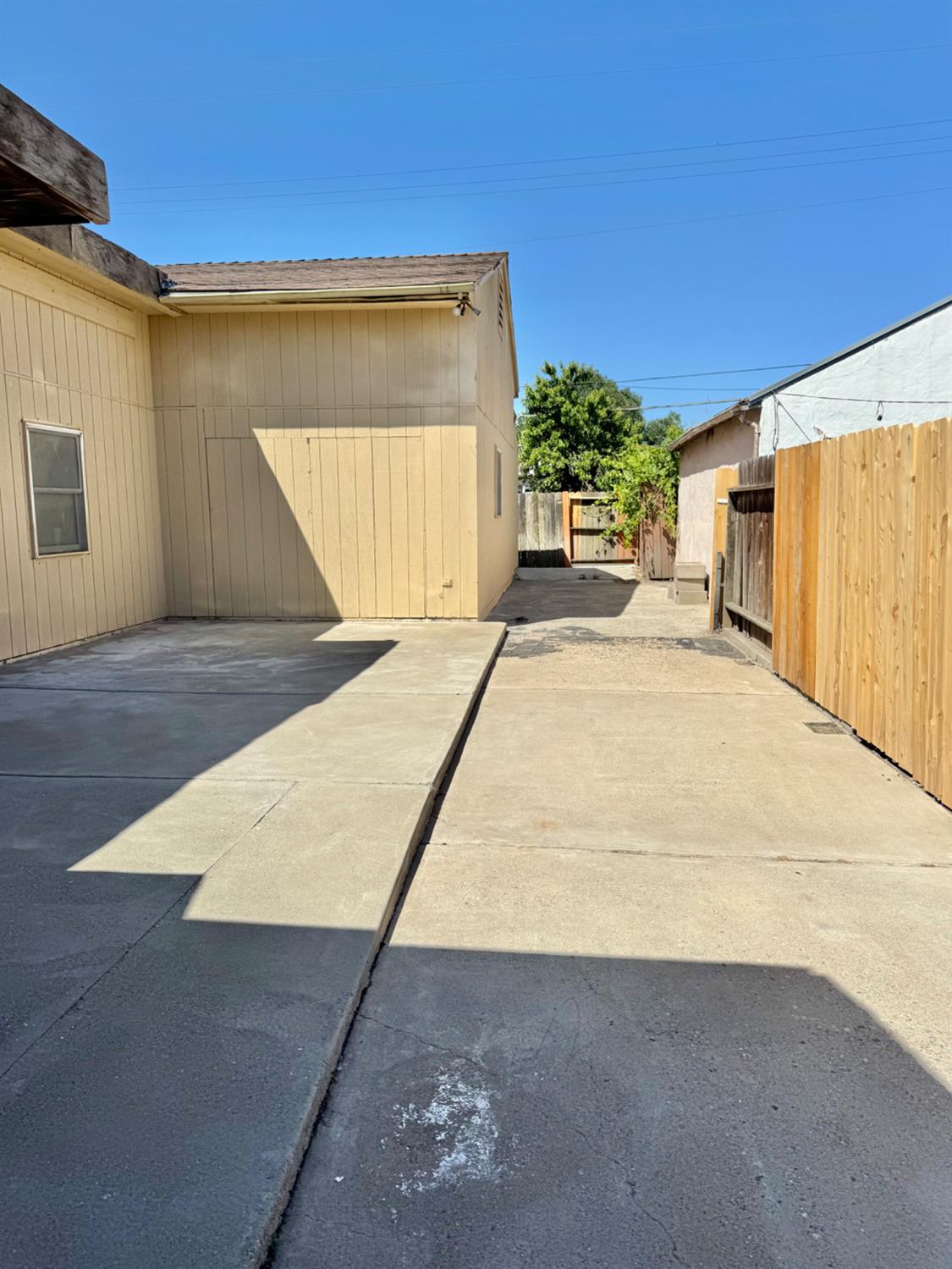 Detail Gallery Image 15 of 23 For 3611 West Ln, Stockton,  CA 95204 - 2 Beds | 2 Baths