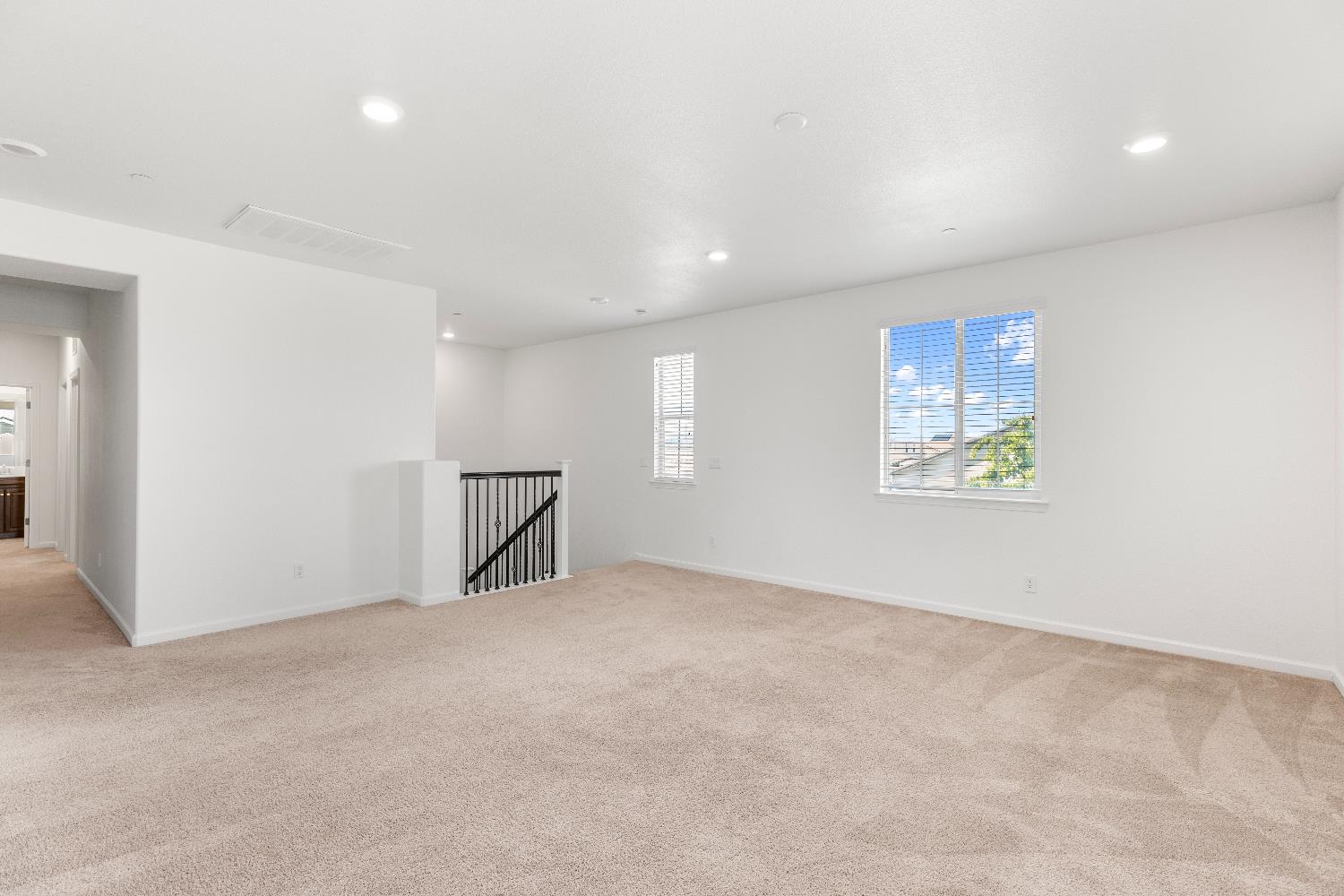 Detail Gallery Image 27 of 42 For 7450 Hanfield Dr, Sacramento,  CA 95829 - 4 Beds | 3/1 Baths
