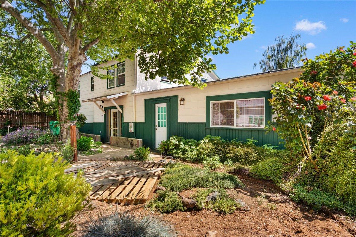 Detail Gallery Image 1 of 46 For 114 Harris St, Grass Valley,  CA 95945 - 6 Beds | 3 Baths
