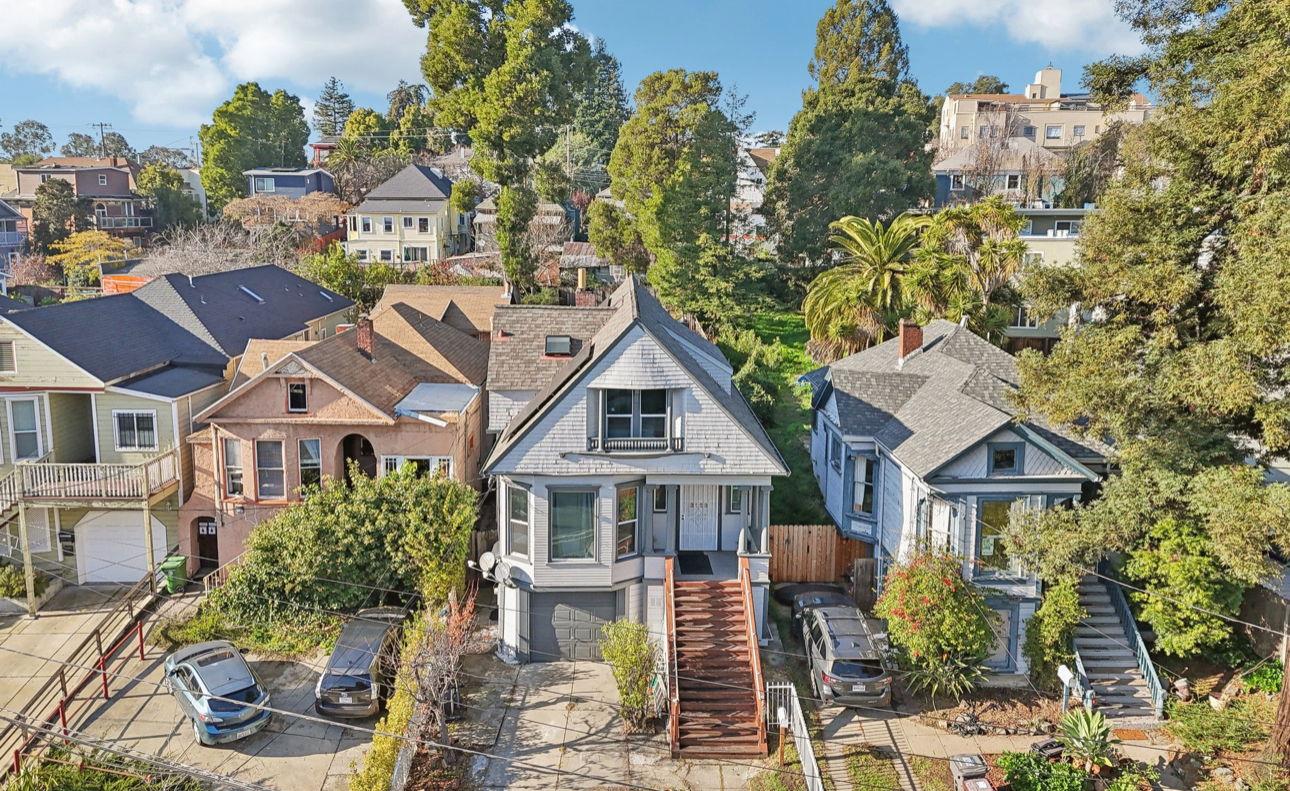 Detail Gallery Image 21 of 33 For 3133 Harrison St, Oakland,  CA 94611 - 4 Beds | 2 Baths