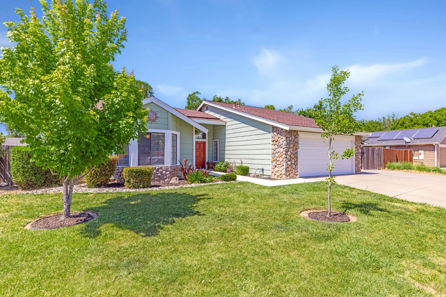 Detail Gallery Image 3 of 34 For 3203 Osuna Way, Sacramento,  CA 95833 - 3 Beds | 2 Baths