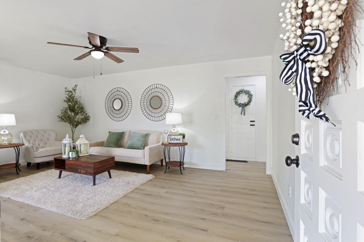 Detail Gallery Image 1 of 21 For 458 E Churchill St, Stockton,  CA 95204 - 2 Beds | 1 Baths