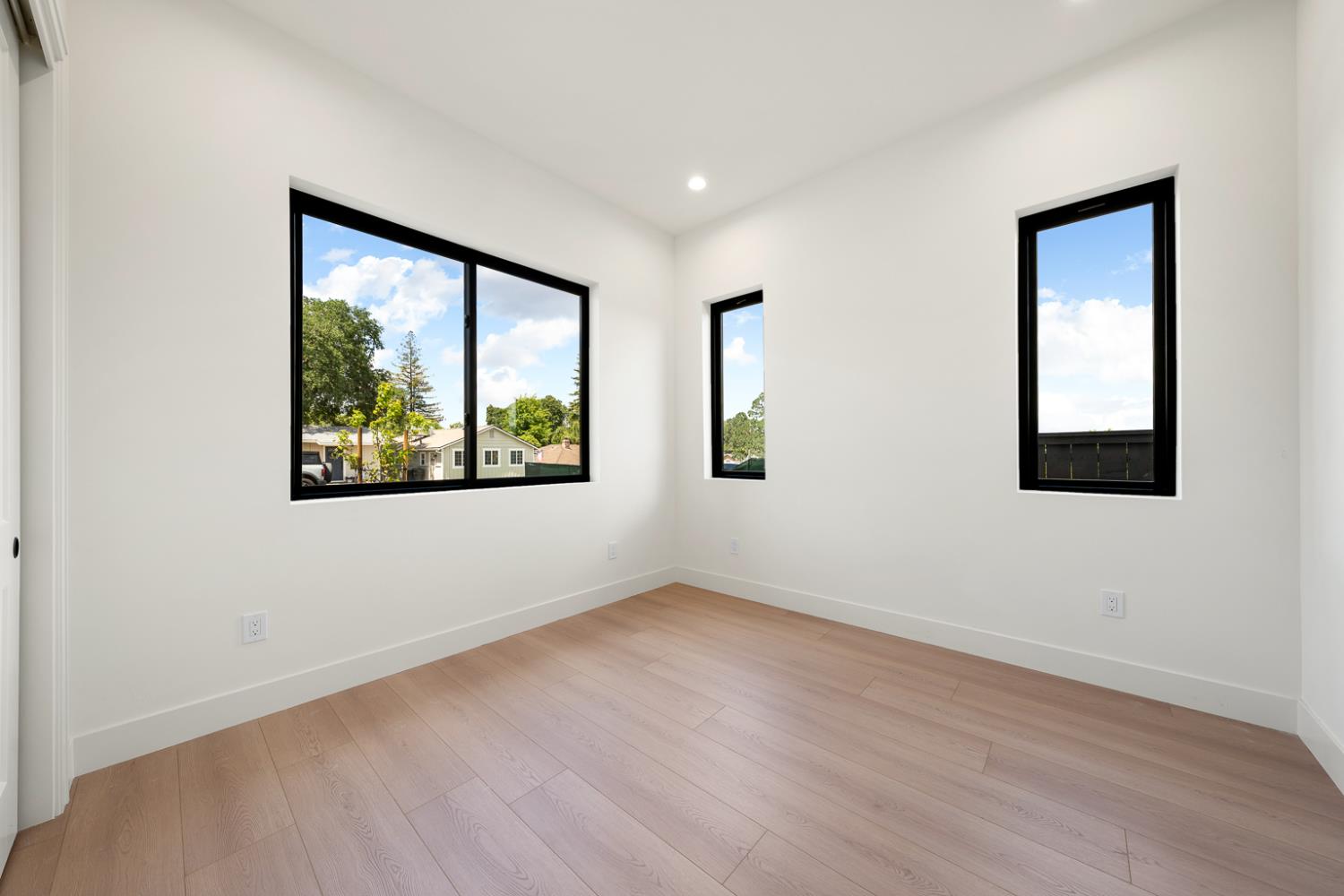 Detail Gallery Image 12 of 59 For 407 East St, Roseville,  CA 95678 - 4 Beds | 4 Baths