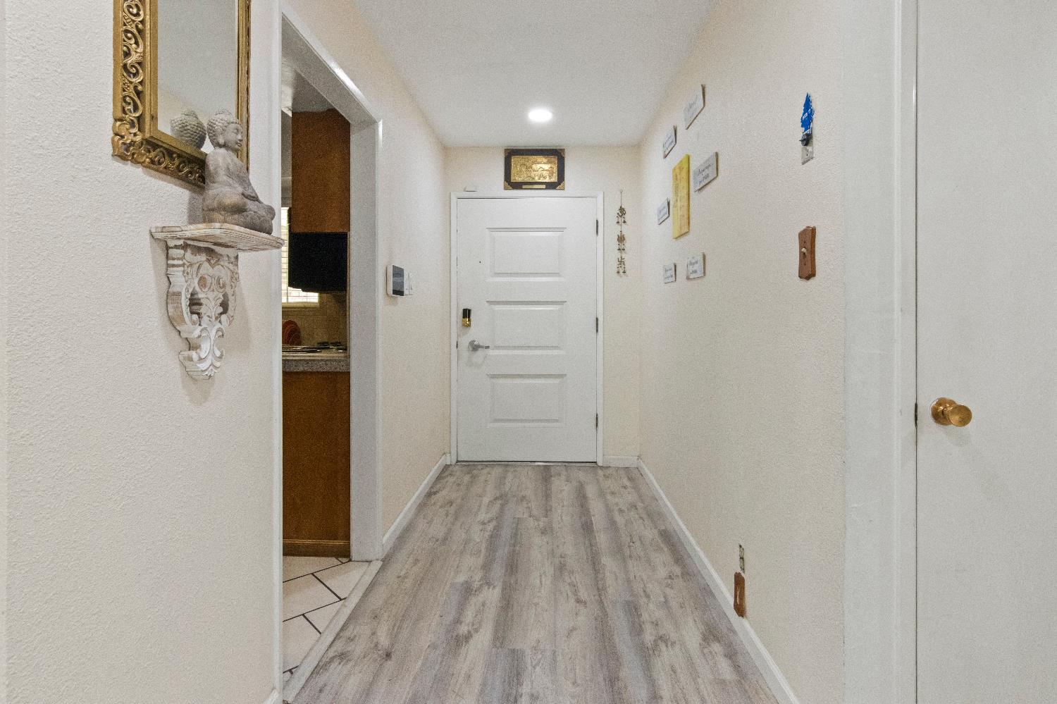 Detail Gallery Image 6 of 30 For 6281 Denslow Way, Sacramento,  CA 95823 - 4 Beds | 4 Baths
