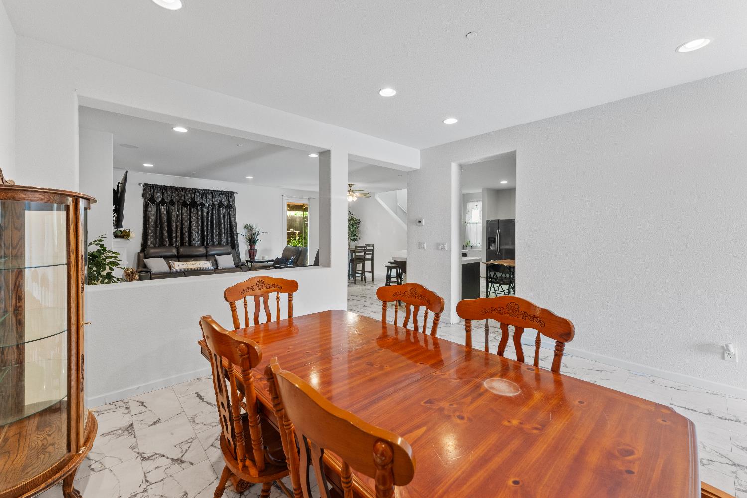 Detail Gallery Image 16 of 59 For 8269 Red Rock Dr, Sacramento,  CA 95829 - 4 Beds | 2/1 Baths