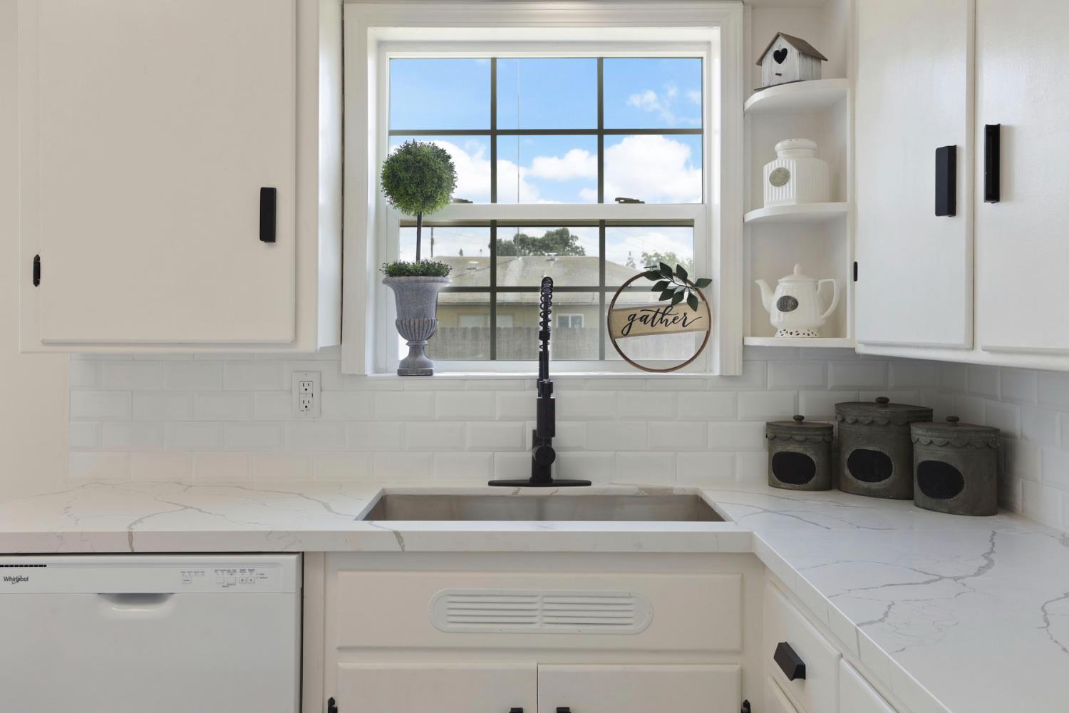 Detail Gallery Image 6 of 21 For 458 E Churchill St, Stockton,  CA 95204 - 2 Beds | 1 Baths