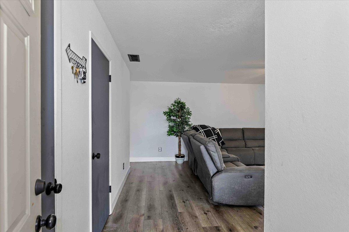 Detail Gallery Image 6 of 38 For 48 Obsidian Dr, Oakdale,  CA 95361 - 3 Beds | 2 Baths