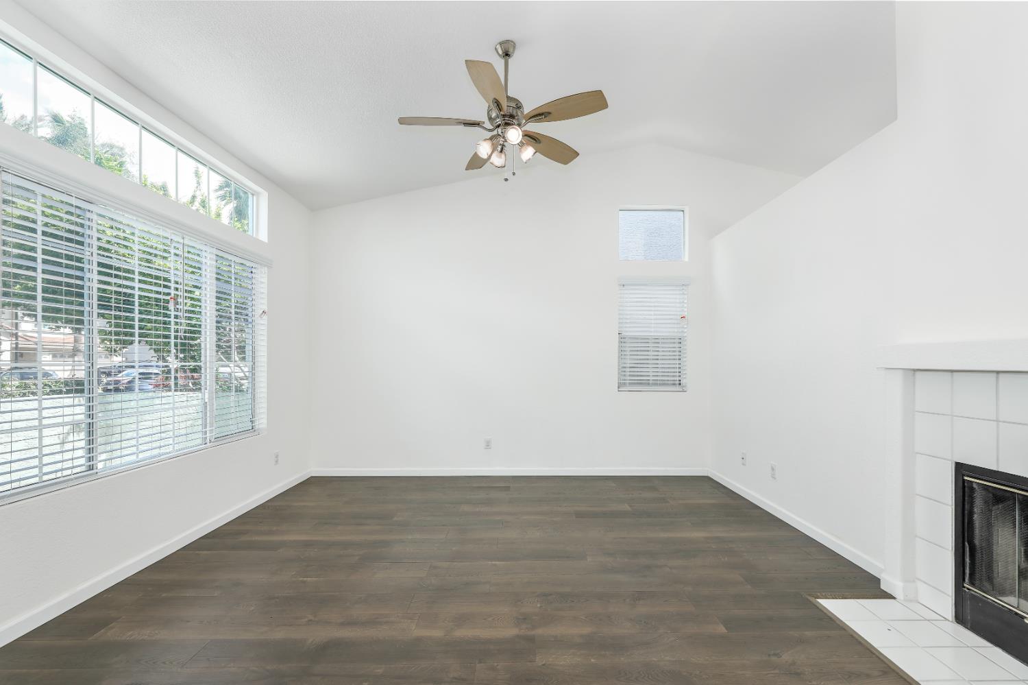 Detail Gallery Image 2 of 35 For 9134 Bungalow Way, Elk Grove,  CA 95758 - 3 Beds | 2 Baths