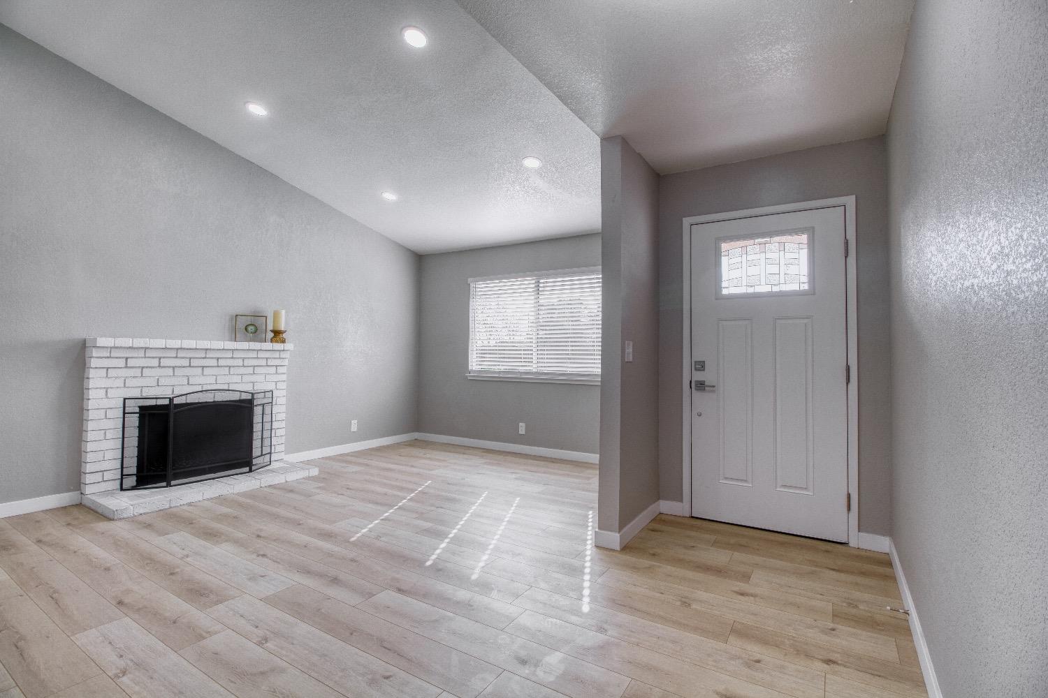 Detail Gallery Image 7 of 17 For 6925 Pradera Mesa Dr, Sacramento,  CA 95824 - 4 Beds | 2 Baths