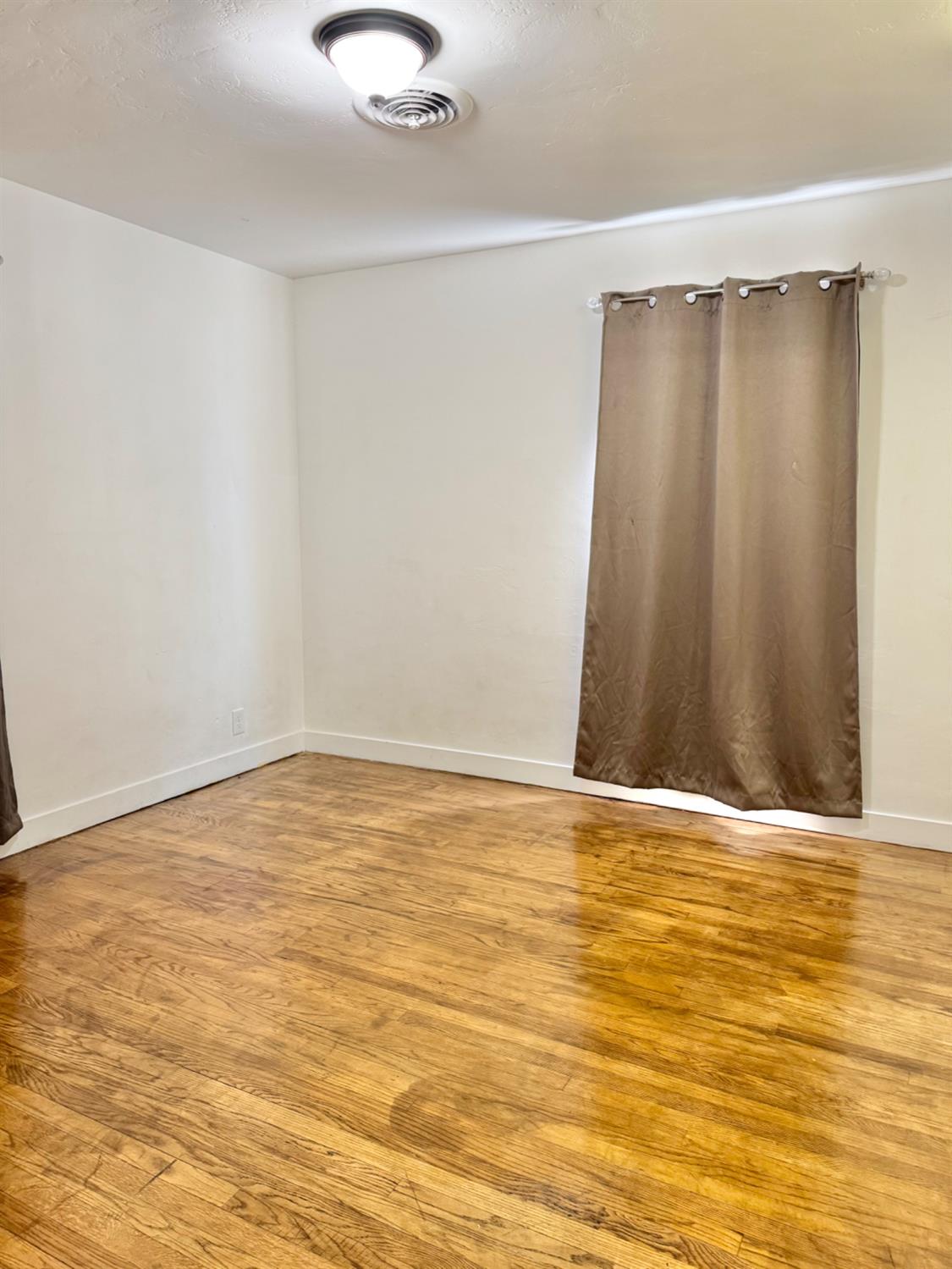 Detail Gallery Image 10 of 23 For 3611 West Ln, Stockton,  CA 95204 - 2 Beds | 2 Baths