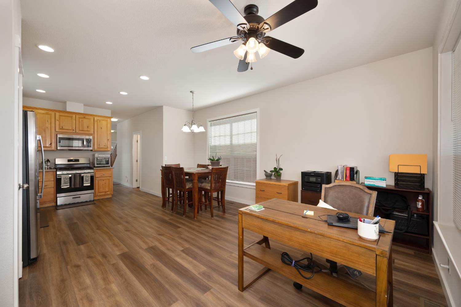 Detail Gallery Image 13 of 37 For 105 Hickory St, Roseville,  CA 95678 - 3 Beds | 2/1 Baths