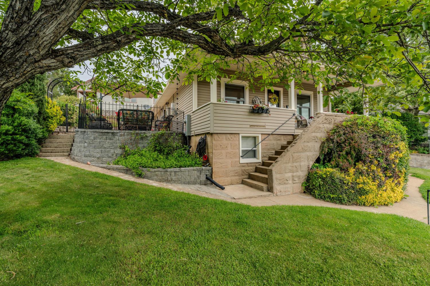 Detail Gallery Image 1 of 72 For 315 Water St, Jackson,  CA 95642 - 3 Beds | 1/1 Baths