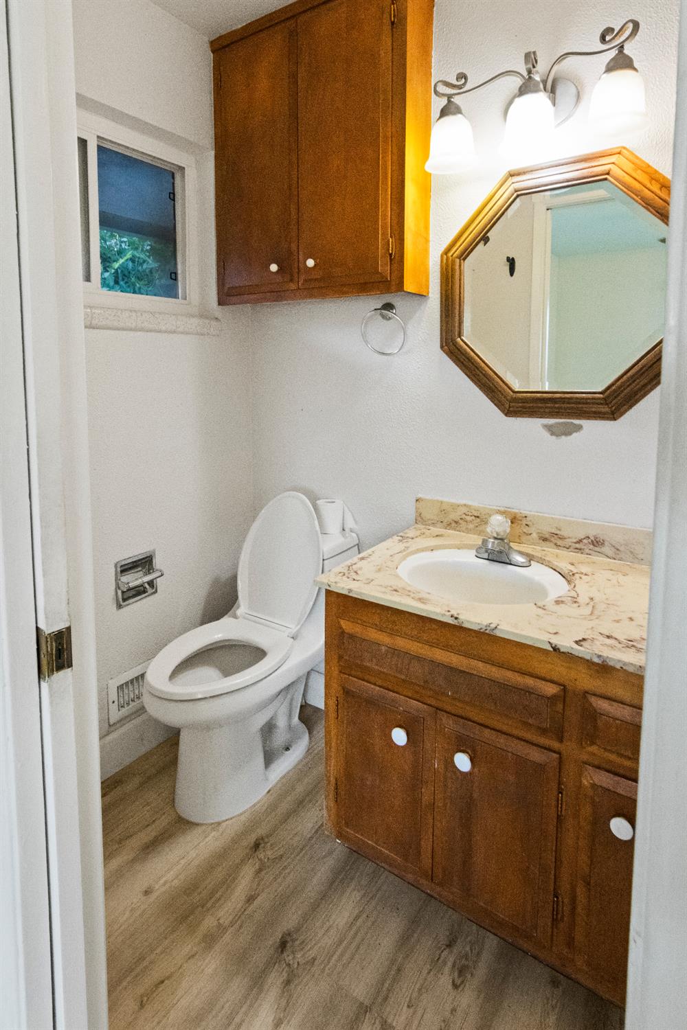 Detail Gallery Image 14 of 30 For 6281 Denslow Way, Sacramento,  CA 95823 - 4 Beds | 4 Baths