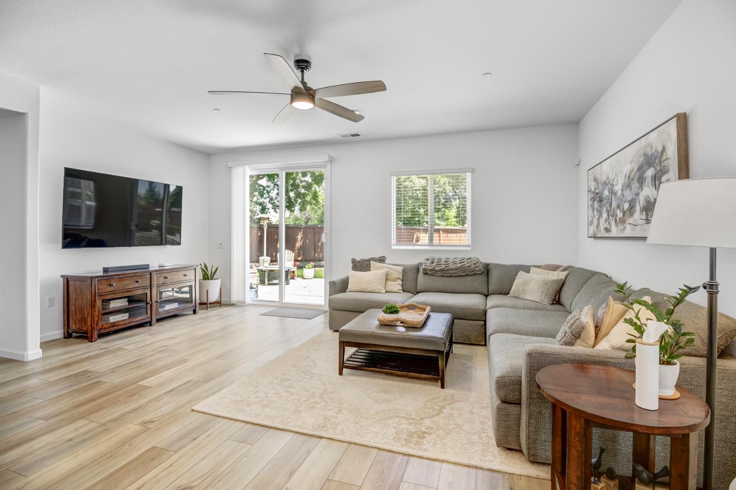 Detail Gallery Image 11 of 33 For 1295 Arriaga Way, Woodland,  CA 95776 - 4 Beds | 2 Baths